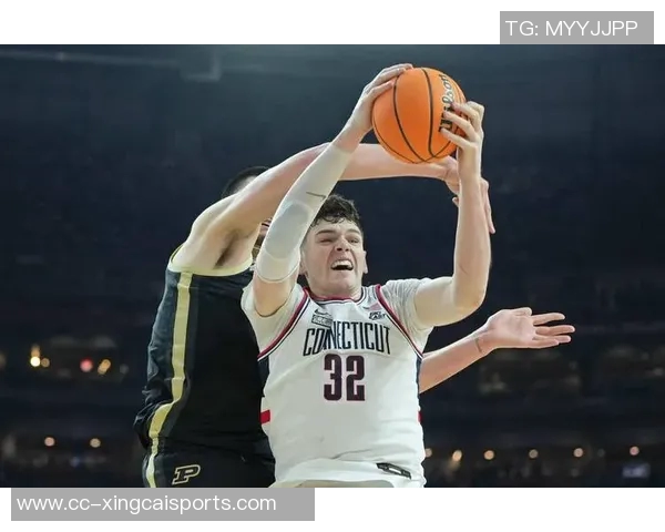 比卢普斯赞杨瀚森如火箭般爆发的表现引发关注与讨论