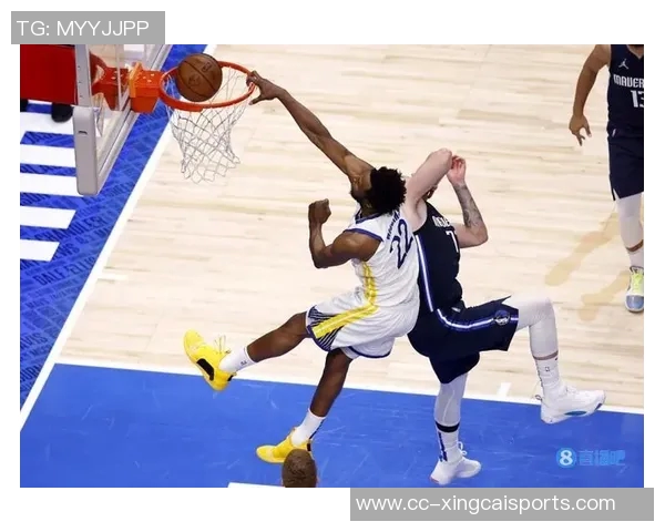 东契奇与里夫斯联手发威勇士油漆区内线防守漏洞显著 东契奇与里夫斯联手发威勇士油漆区内线防守漏洞显著