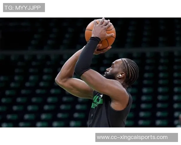 杰伦布朗荣获ESSENCE风云男士称号展现球场内外的卓越贡献